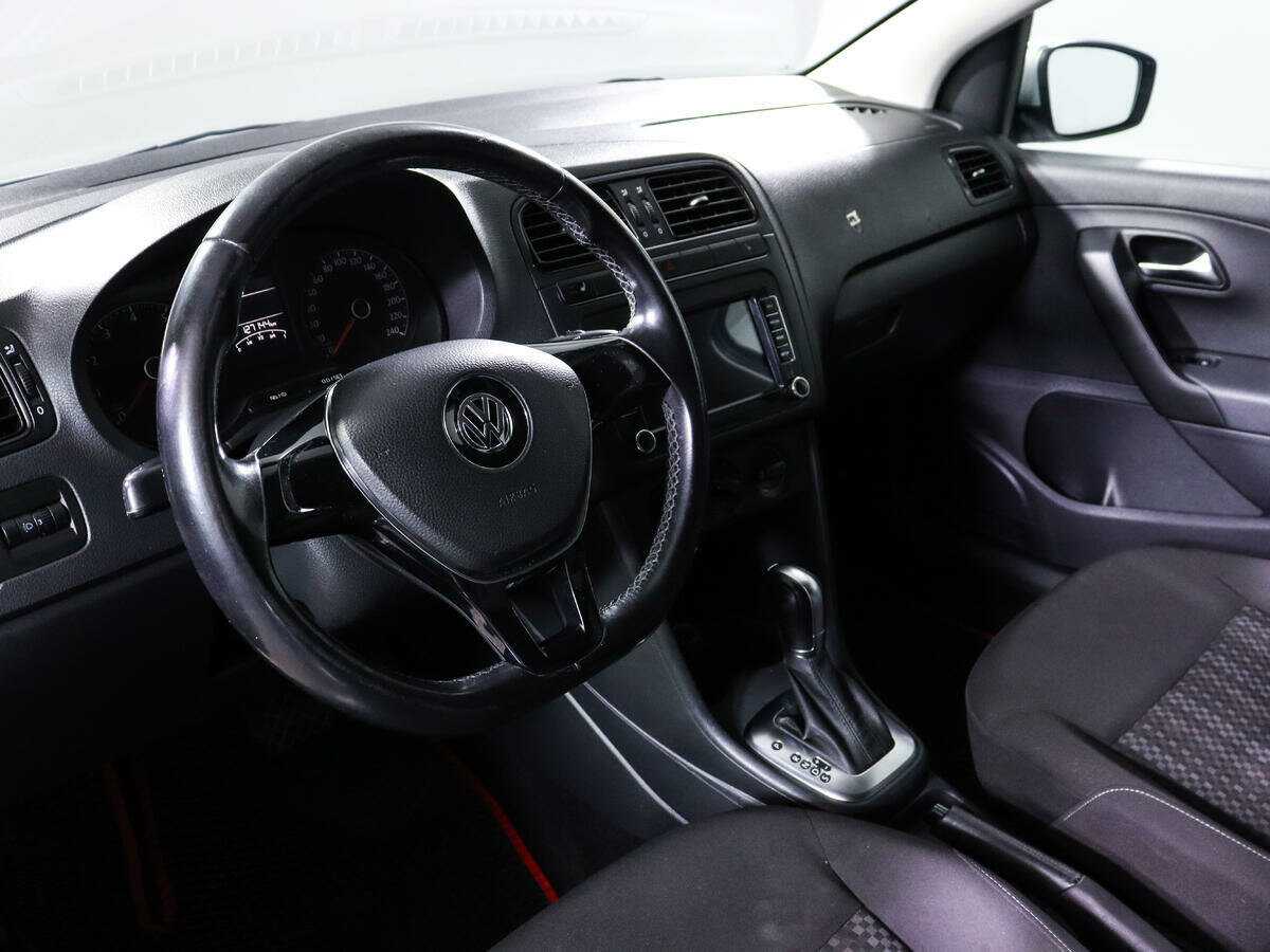 Купить Volkswagen Polo с пробегом. Фото: #12