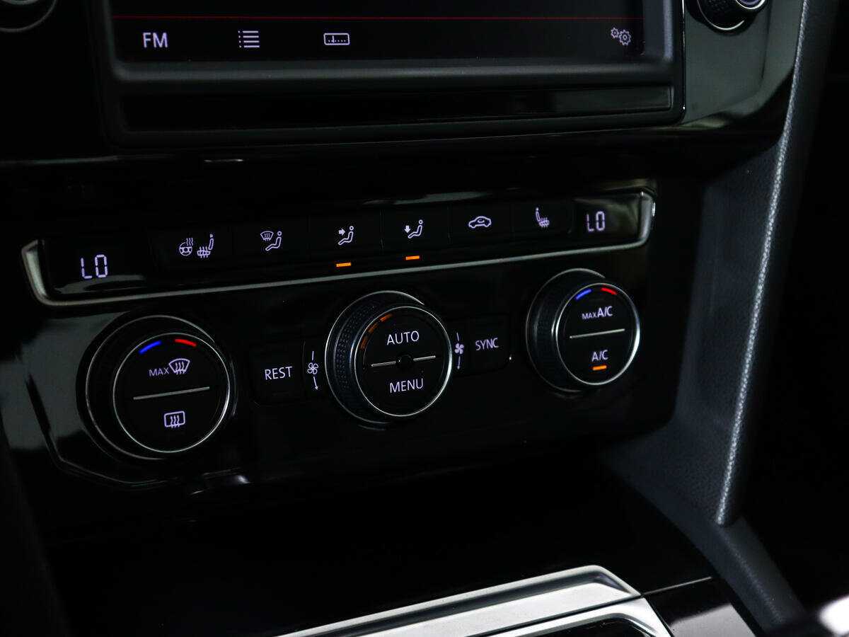 Купить Volkswagen Passat с пробегом. Фото: #14