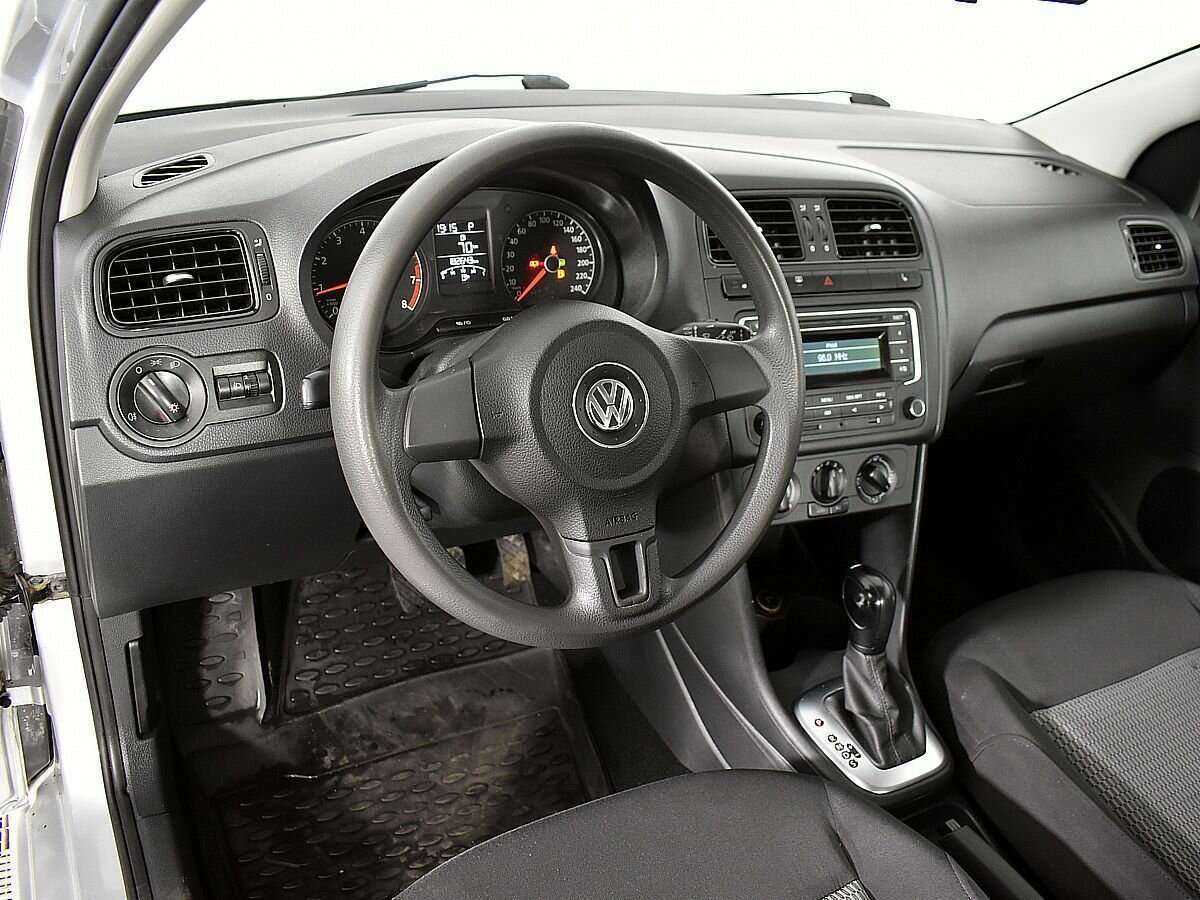 Купить Volkswagen Polo с пробегом. Фото: #4