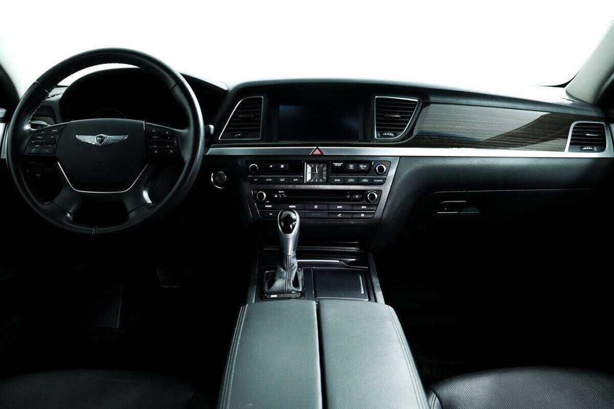 Купить Hyundai Genesis с пробегом. Фото: #10