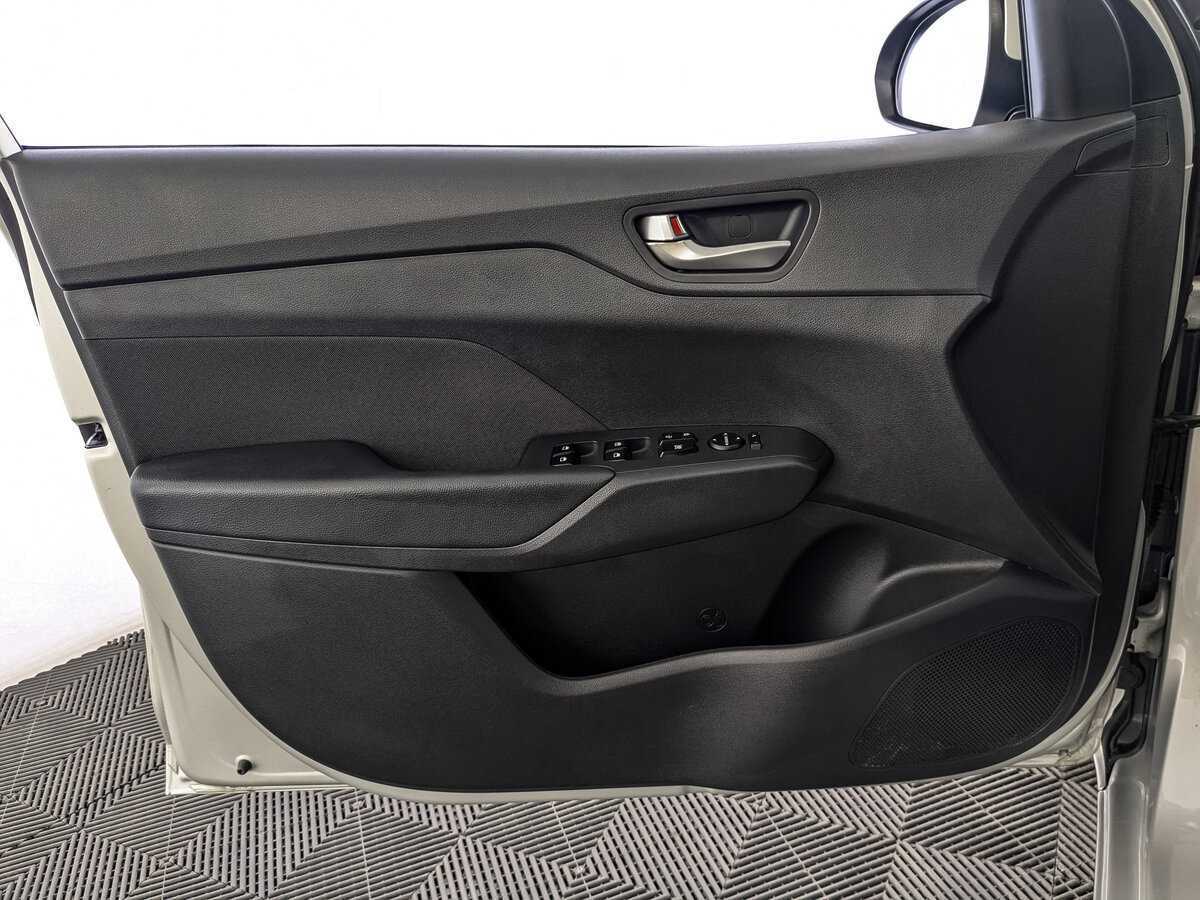 Купить Hyundai Solaris с пробегом. Фото: #18