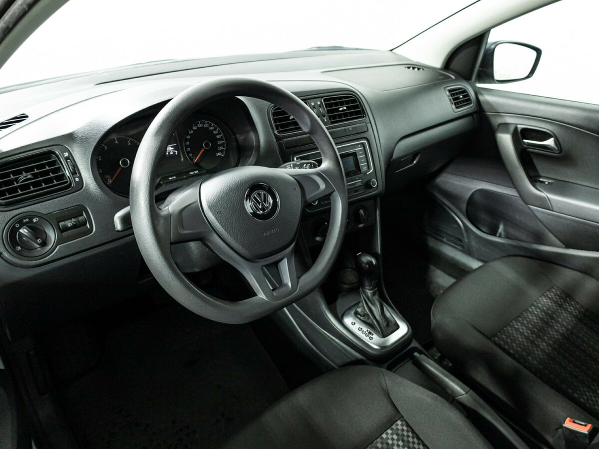 Купить Volkswagen Polo с пробегом. Фото: #10