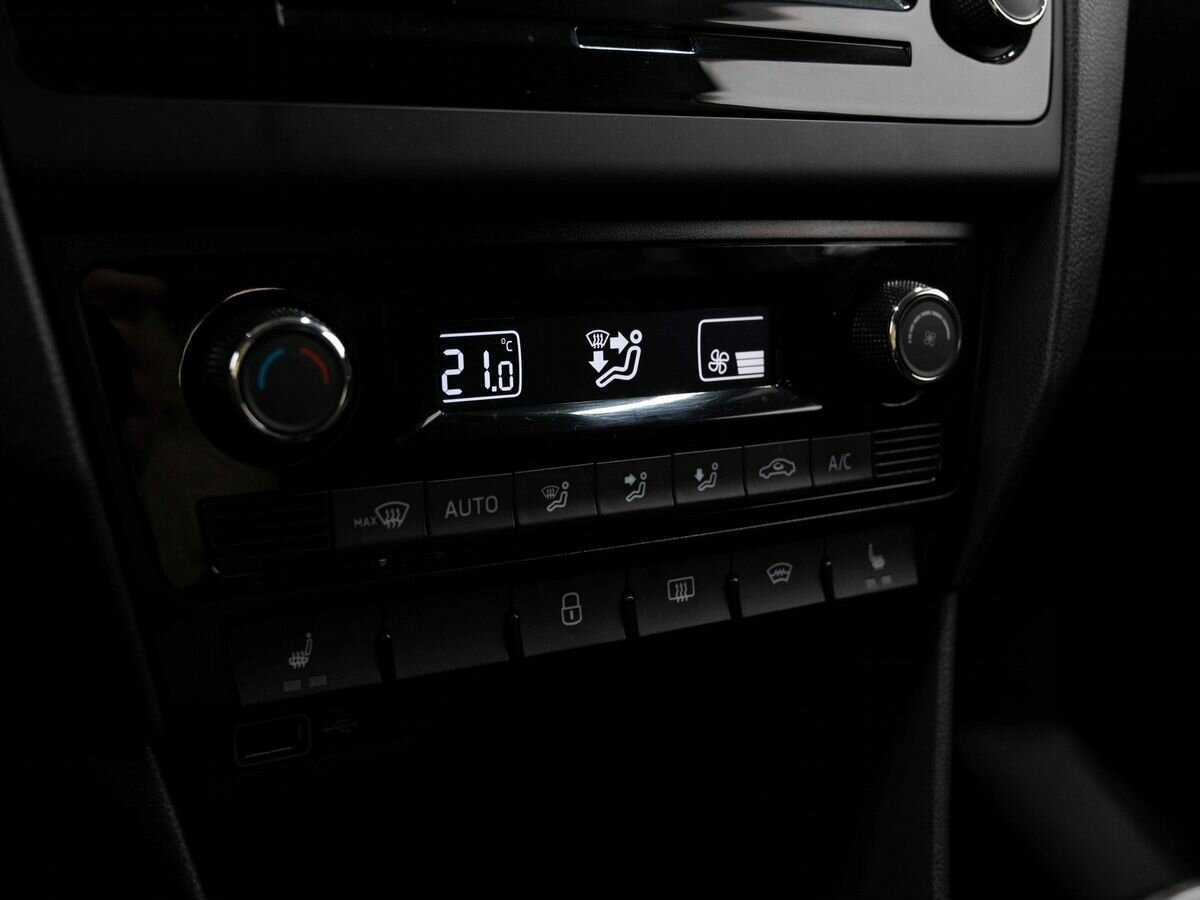 Купить Skoda Rapid с пробегом. Фото: #22