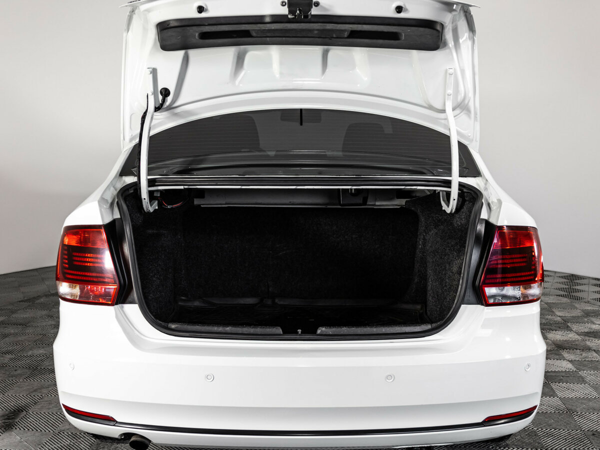 Купить Volkswagen Polo с пробегом. Фото: #13