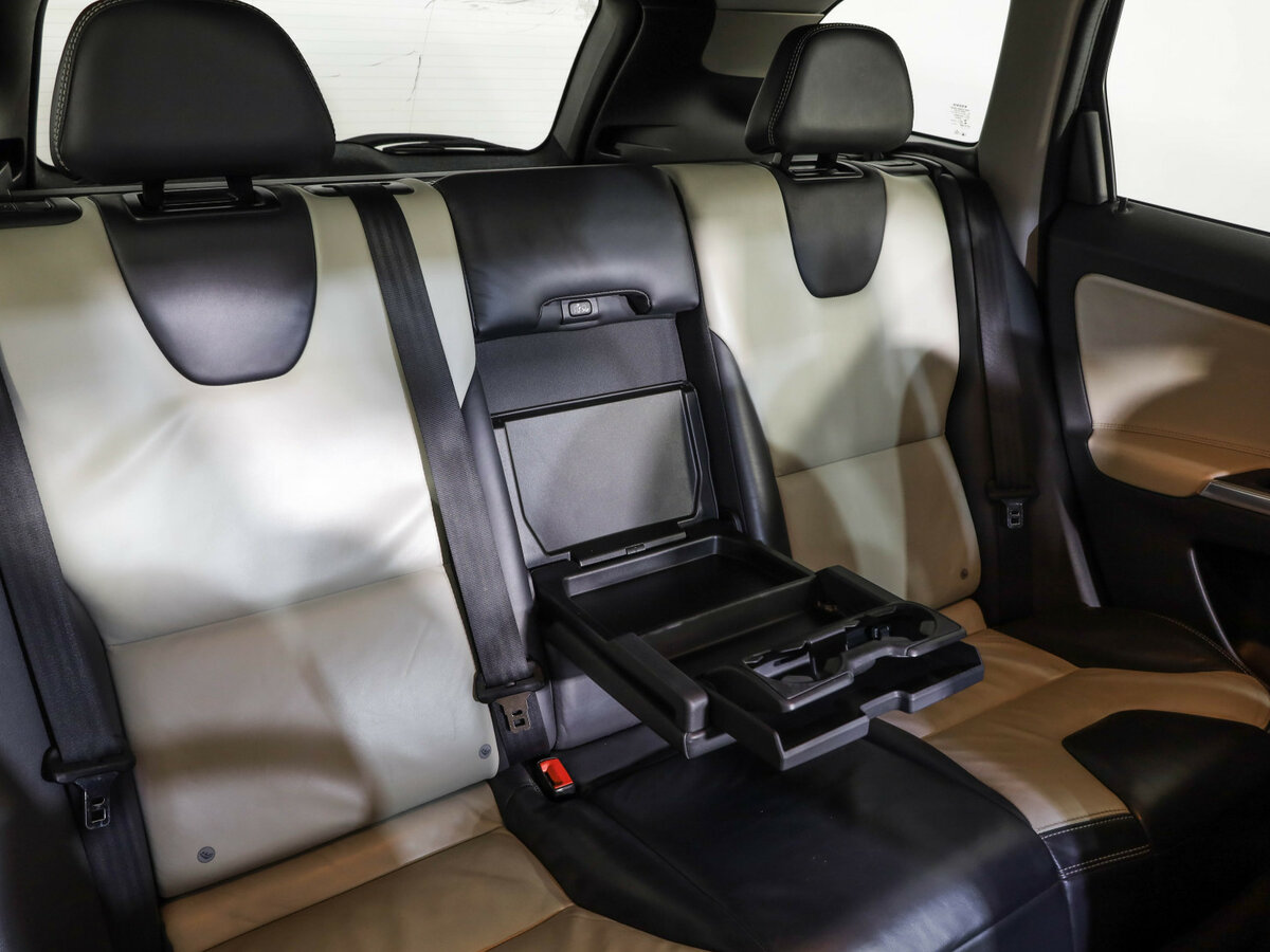 Купить Volvo XC60 с пробегом. Фото: #23