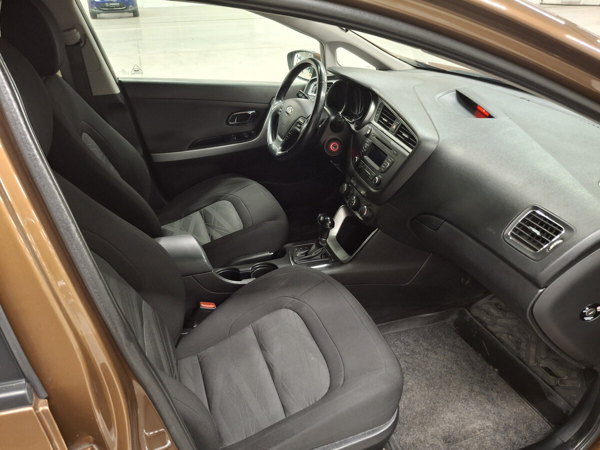 Купить Kia Ceed с пробегом. Фото: #10