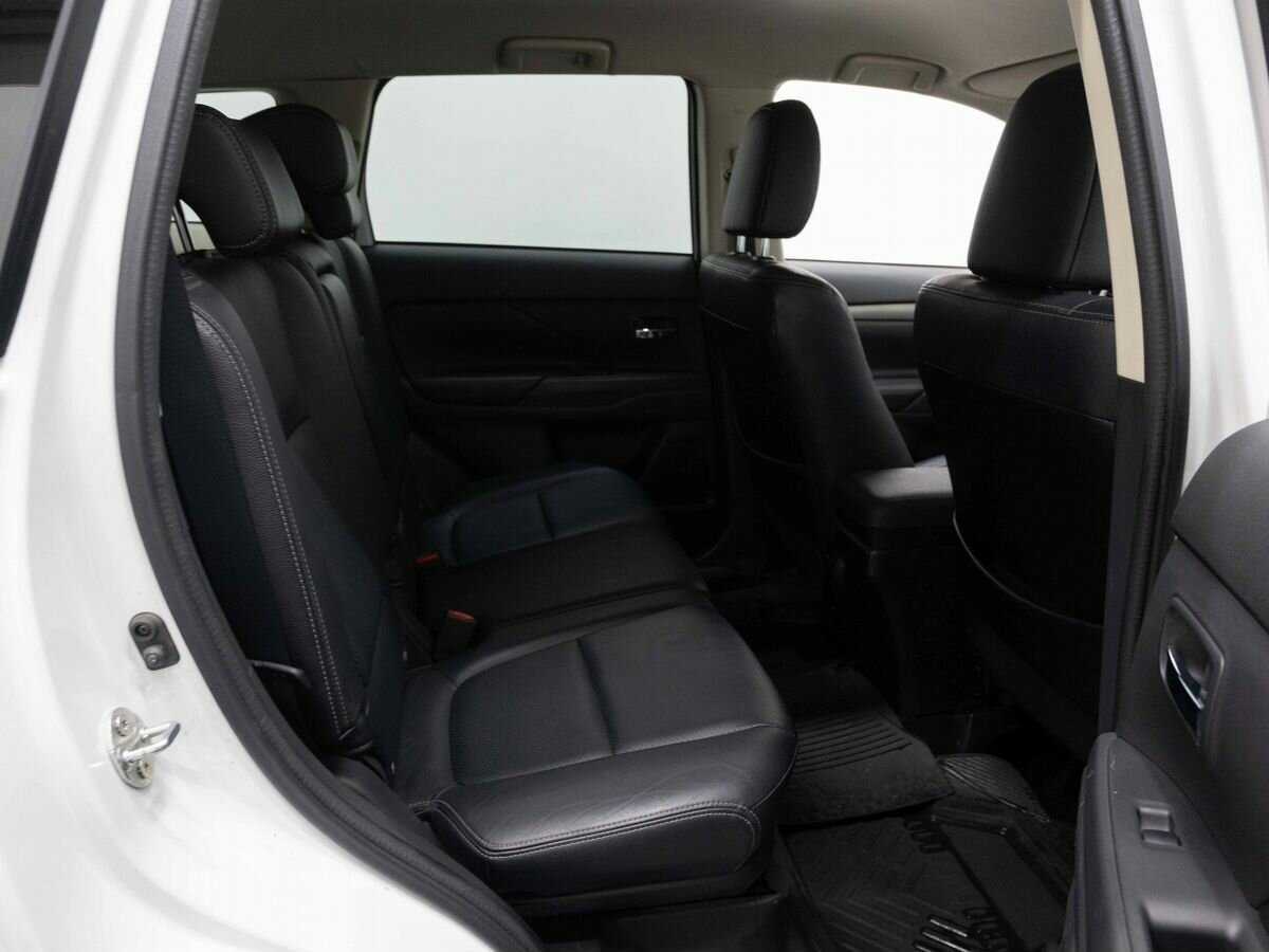 Купить Mitsubishi Outlander с пробегом. Фото: #10