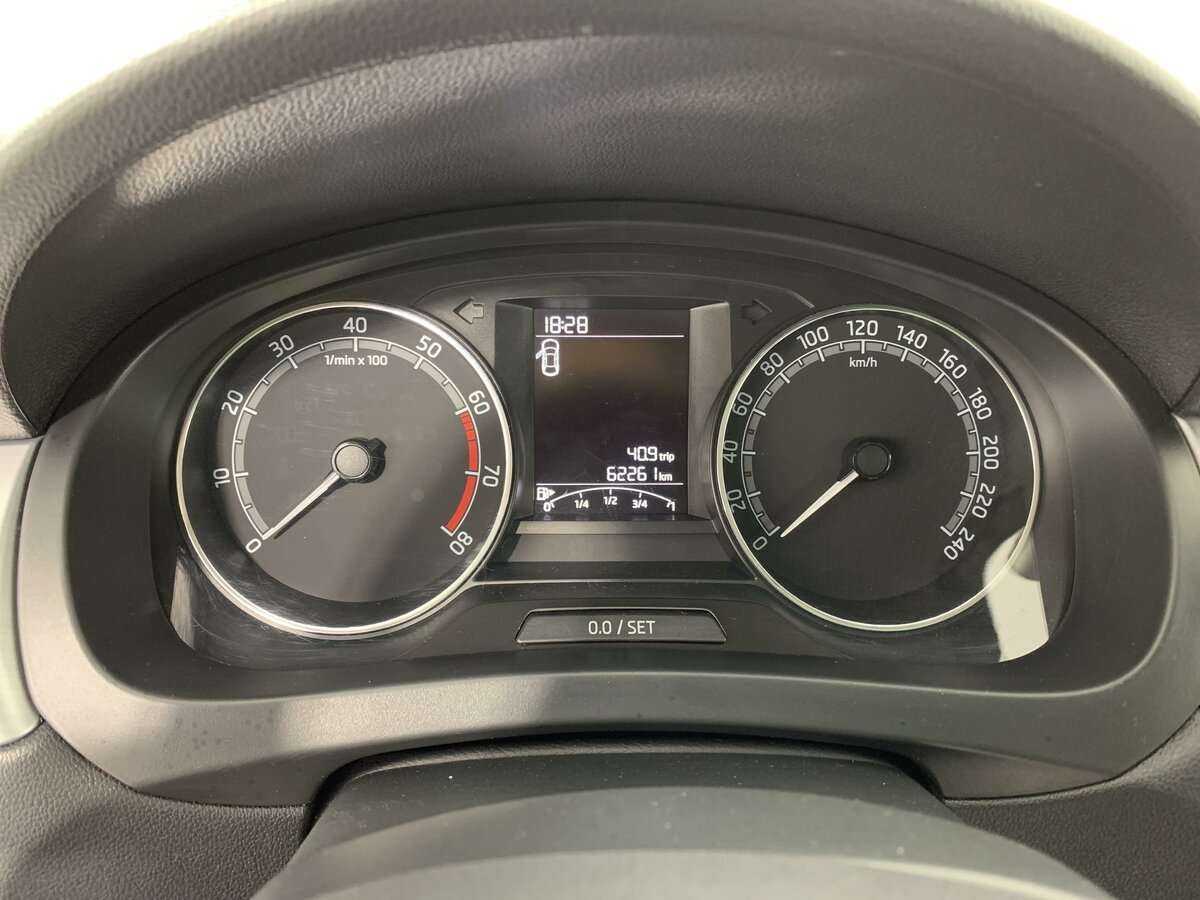 Купить Skoda Rapid с пробегом. Фото: #9