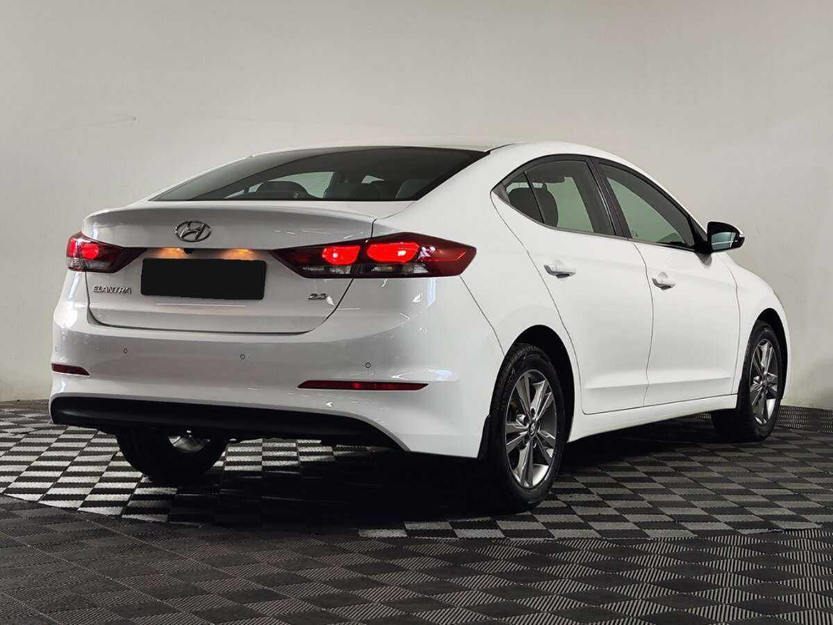 Купить Hyundai Elantra с пробегом. Фото: #2