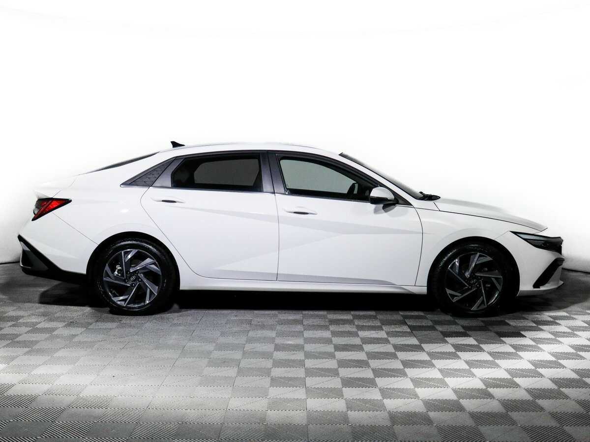 Купить Hyundai Elantra с пробегом. Фото: #3