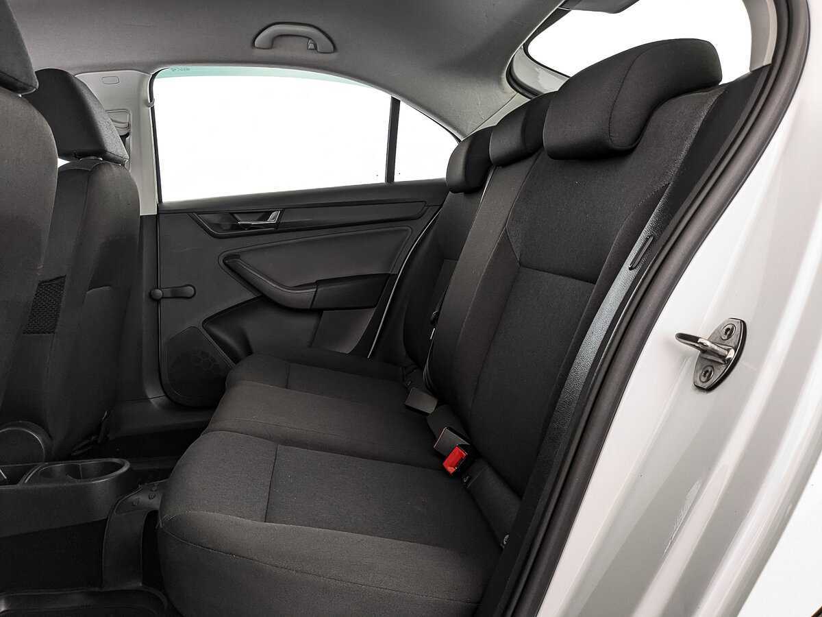 Купить Skoda Rapid с пробегом. Фото: #17