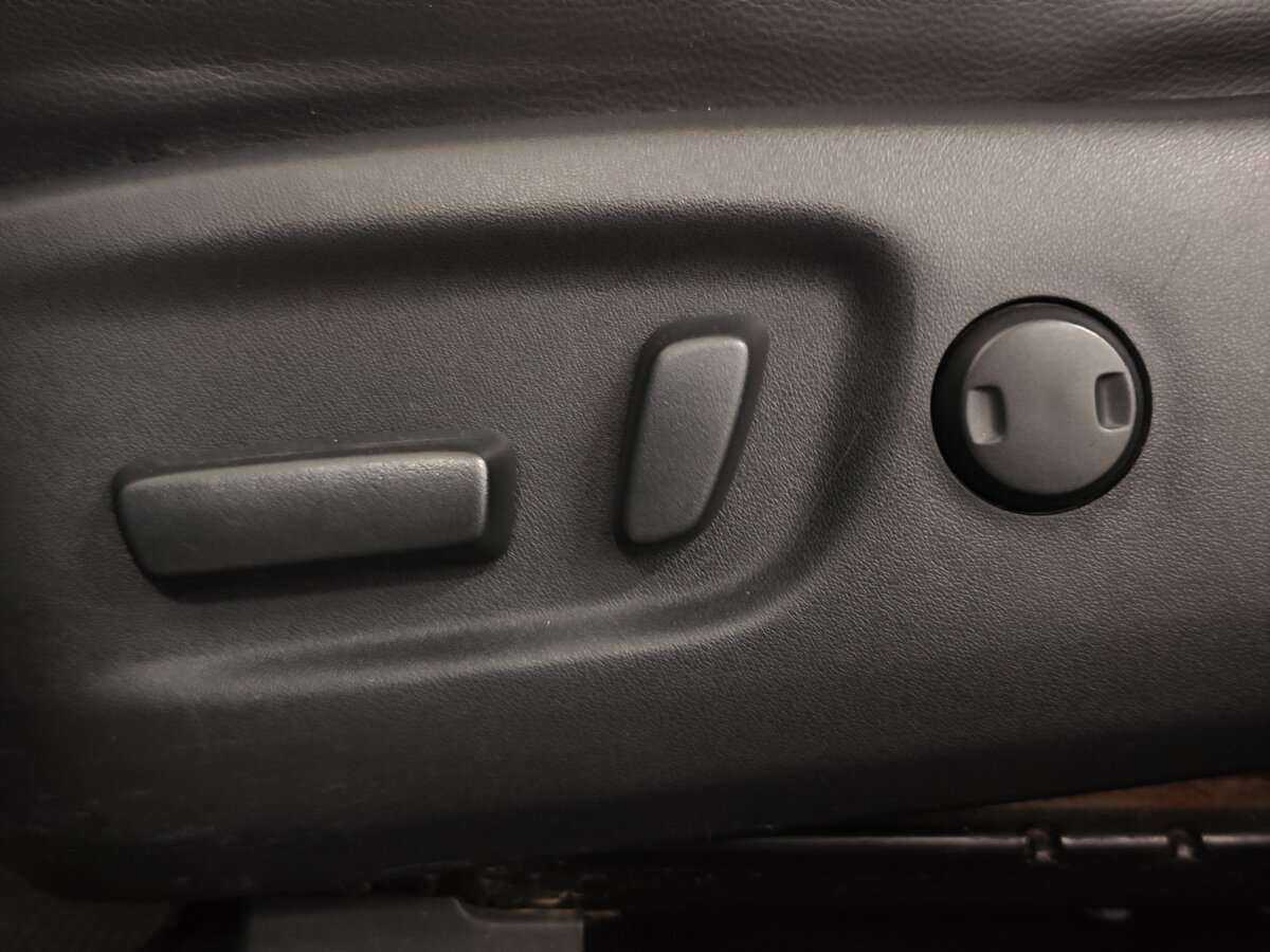 Купить Toyota RAV4 с пробегом. Фото: #23