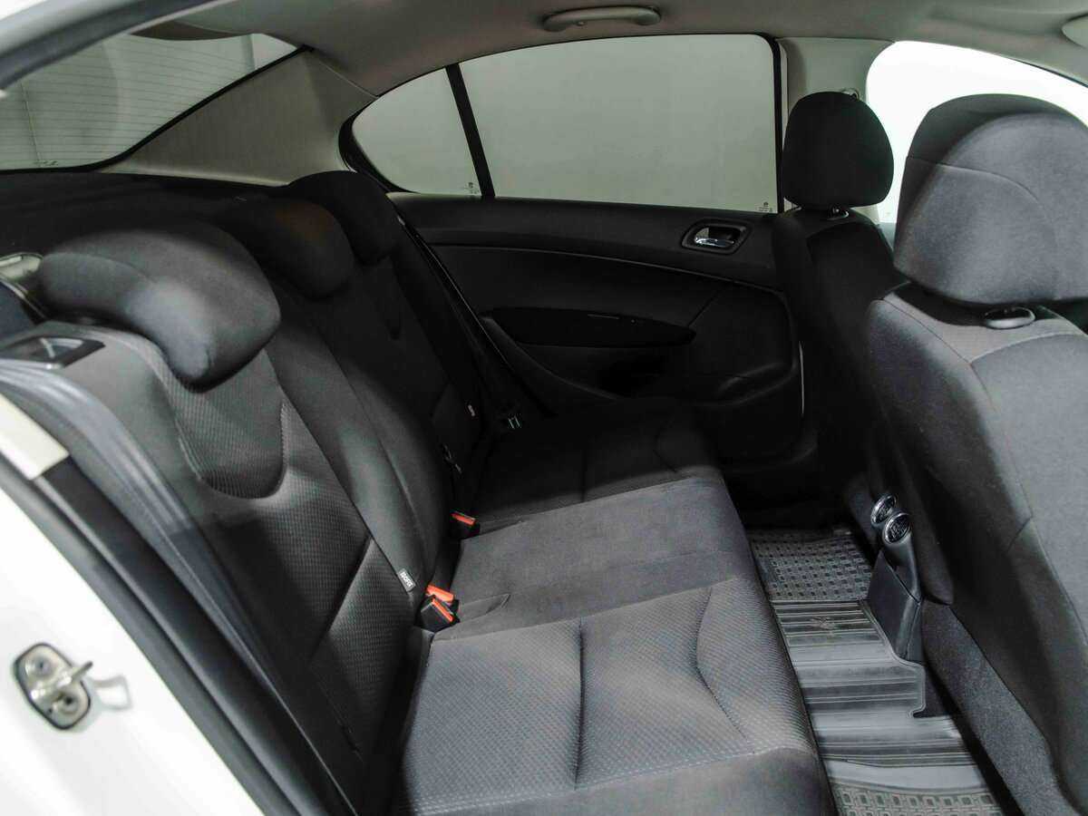 Купить Peugeot 408 с пробегом. Фото: #11