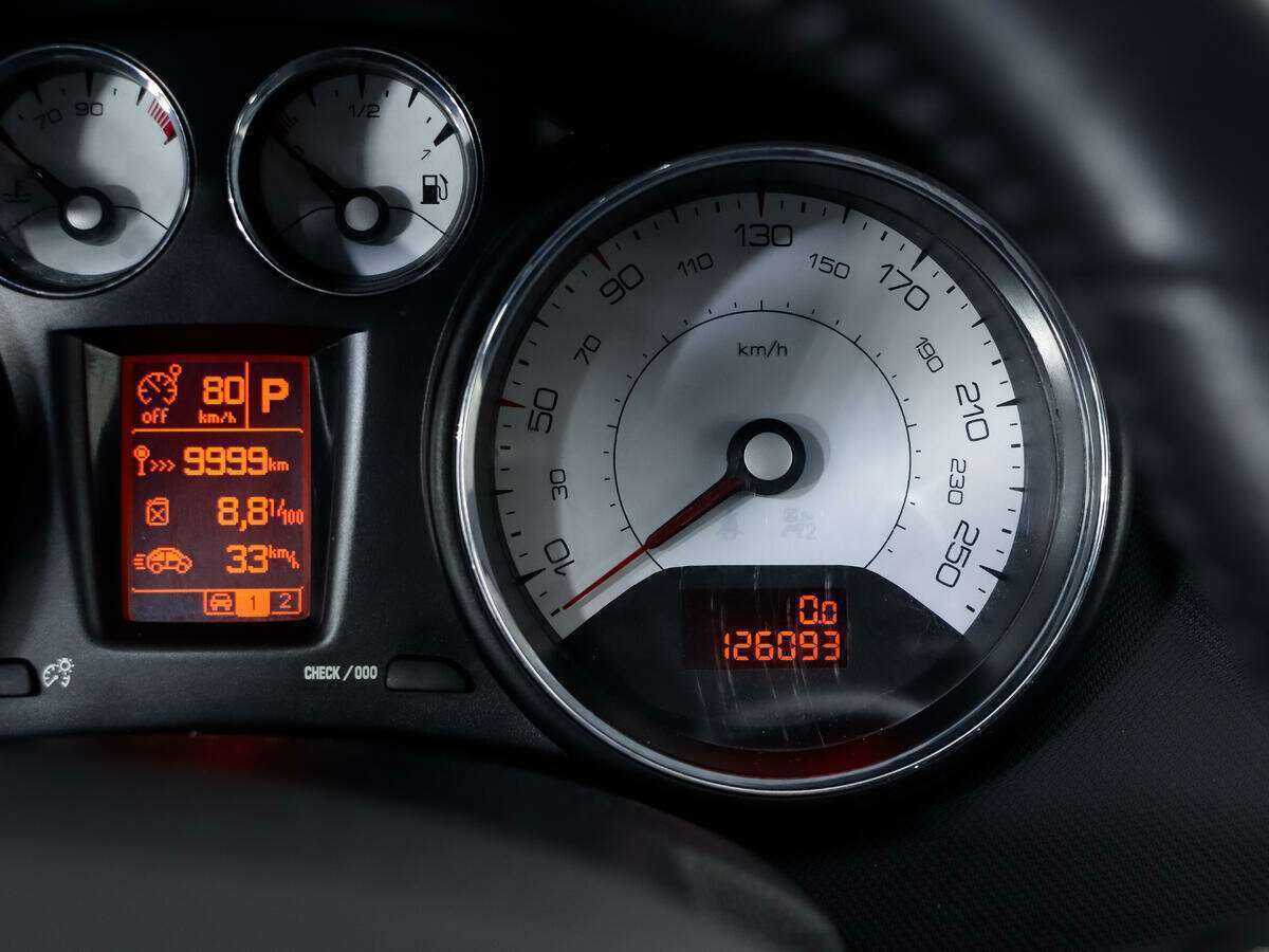 Купить Peugeot 408 с пробегом. Фото: #15