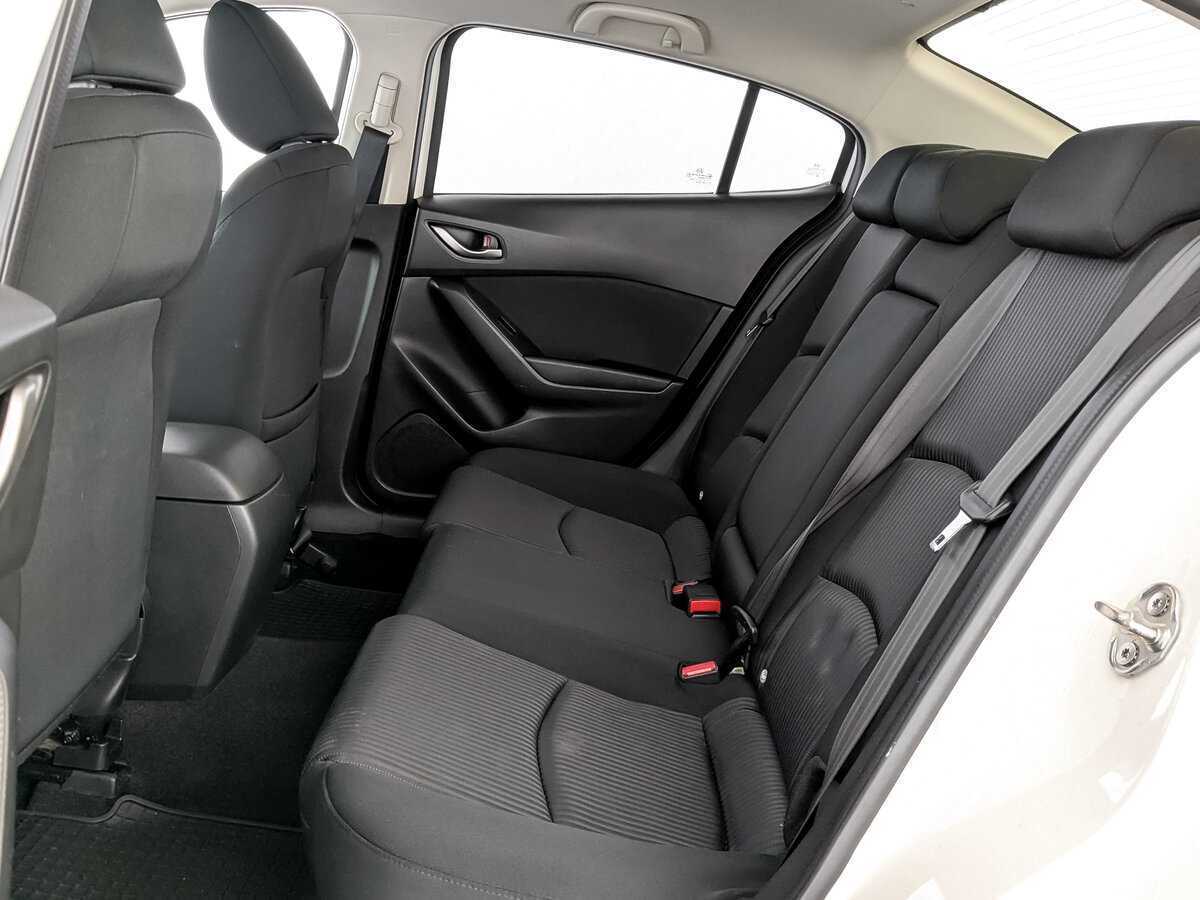 Купить Mazda 3 с пробегом. Фото: #11