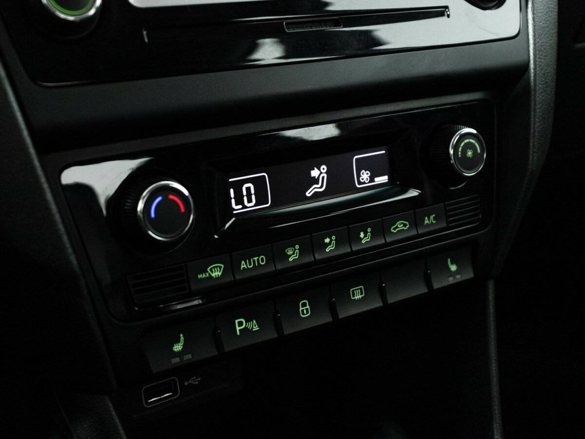 Купить Skoda Rapid с пробегом. Фото: #14