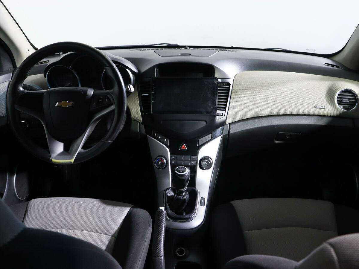 Купить Chevrolet Cruze с пробегом. Фото: #9