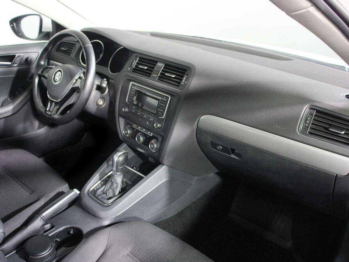 Купить Volkswagen Jetta с пробегом. Фото: #8
