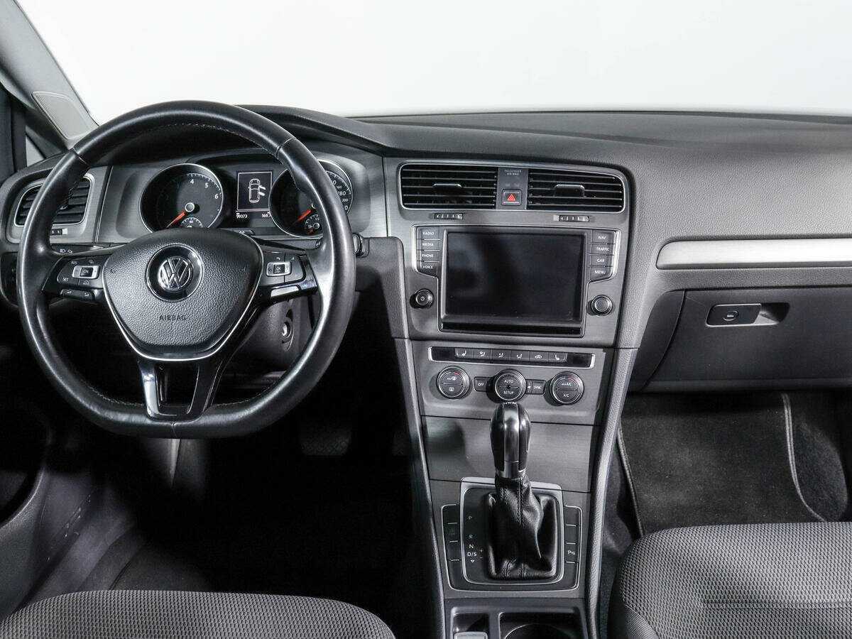 Купить Volkswagen Golf с пробегом. Фото: #9