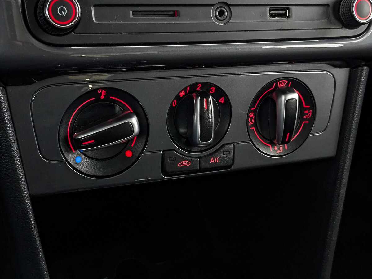 Купить Volkswagen Polo с пробегом. Фото: #20