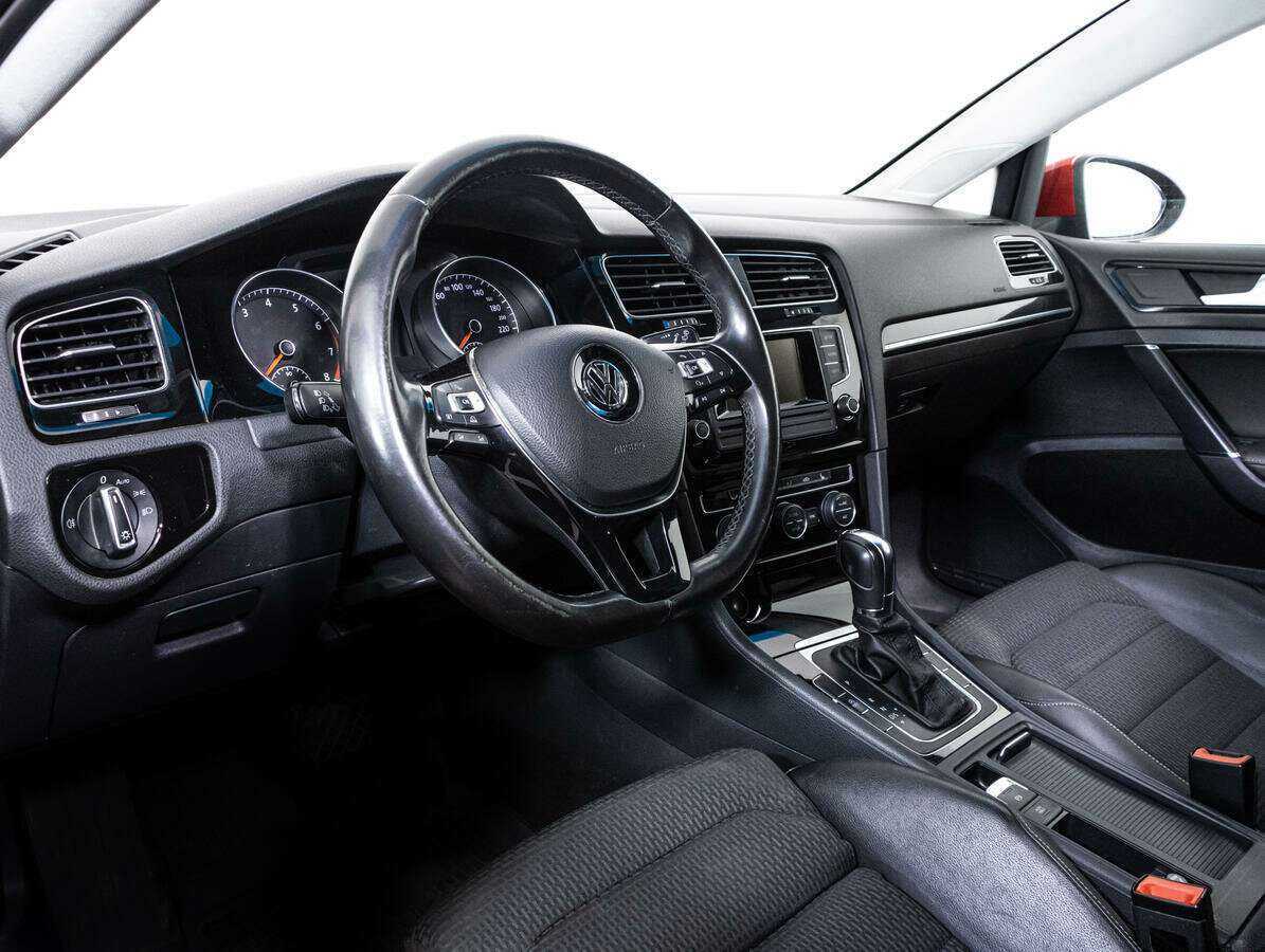 Купить Volkswagen Golf с пробегом. Фото: #10