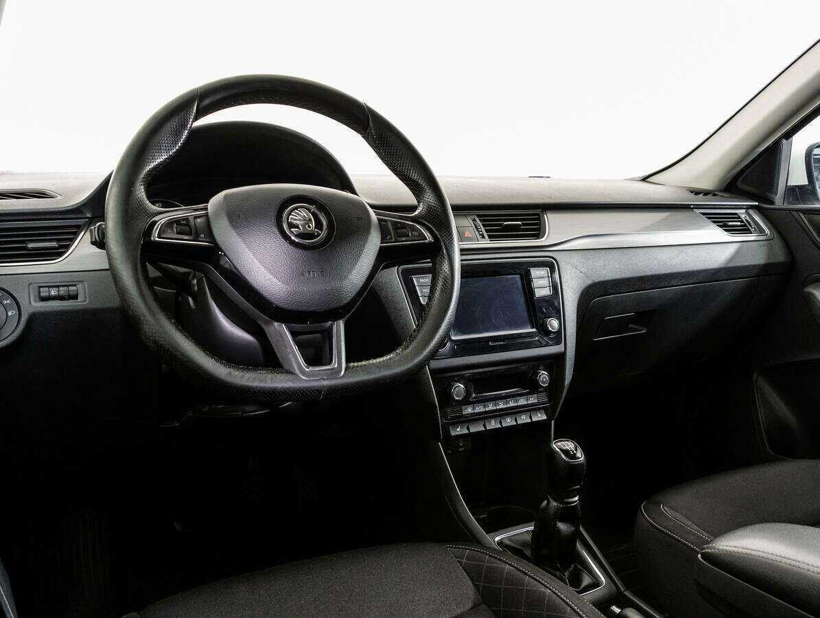 Купить Skoda Rapid с пробегом. Фото: #8