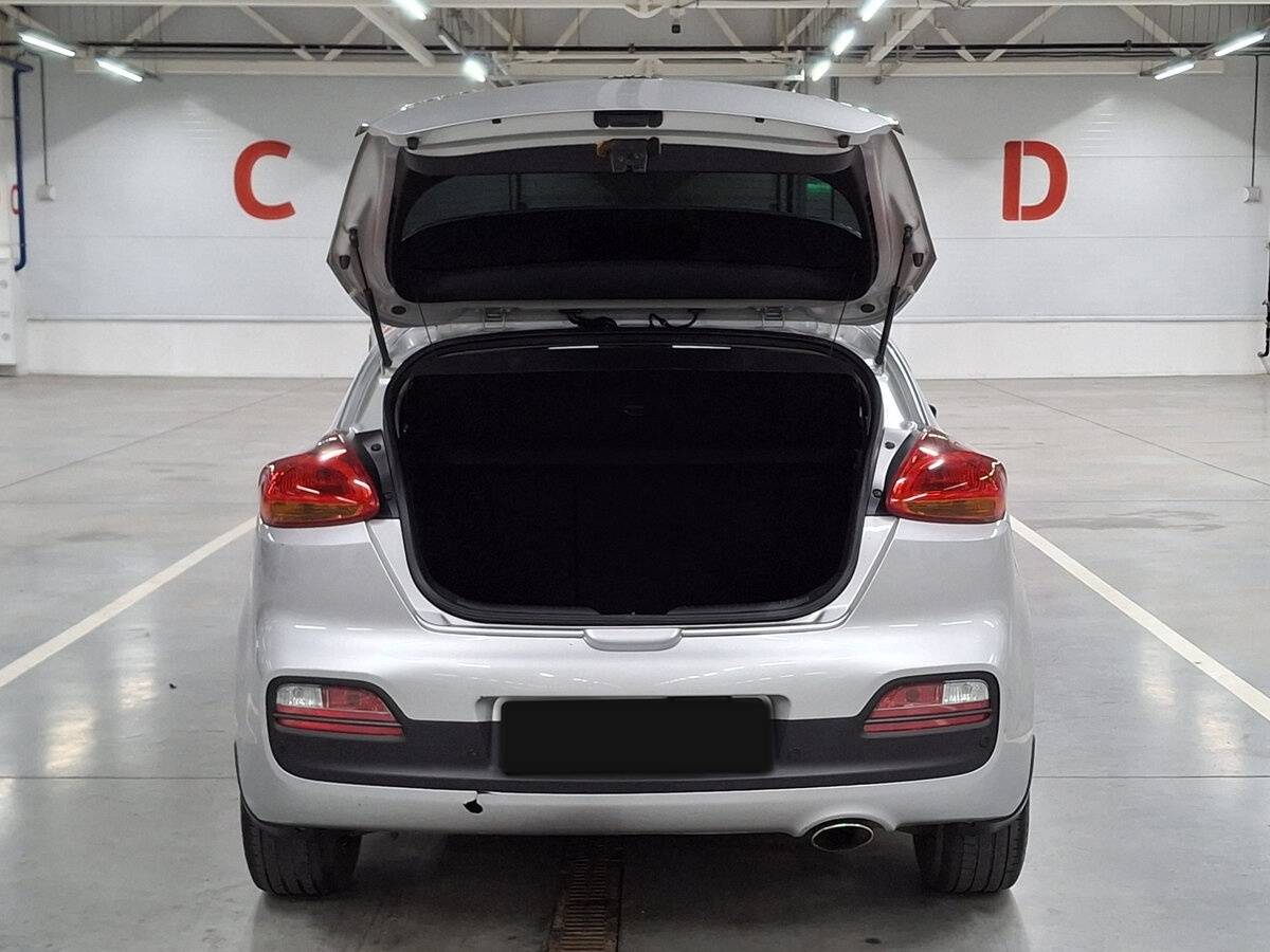 Купить Kia Ceed с пробегом. Фото: #9