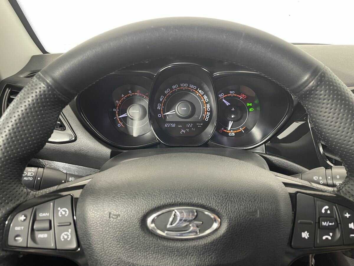 Купить Lada (ВАЗ) Vesta с пробегом. Фото: #10