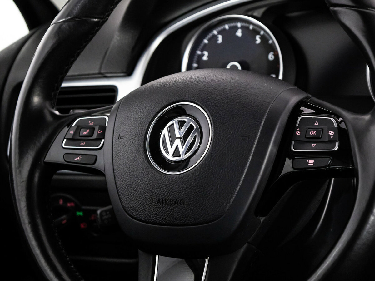 Купить Volkswagen Touareg с пробегом. Фото: #8