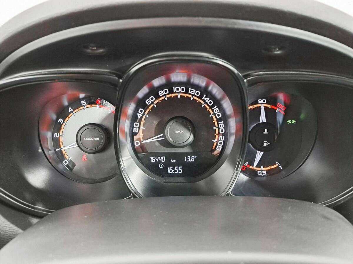 Купить Lada (ВАЗ) Vesta с пробегом. Фото: #10