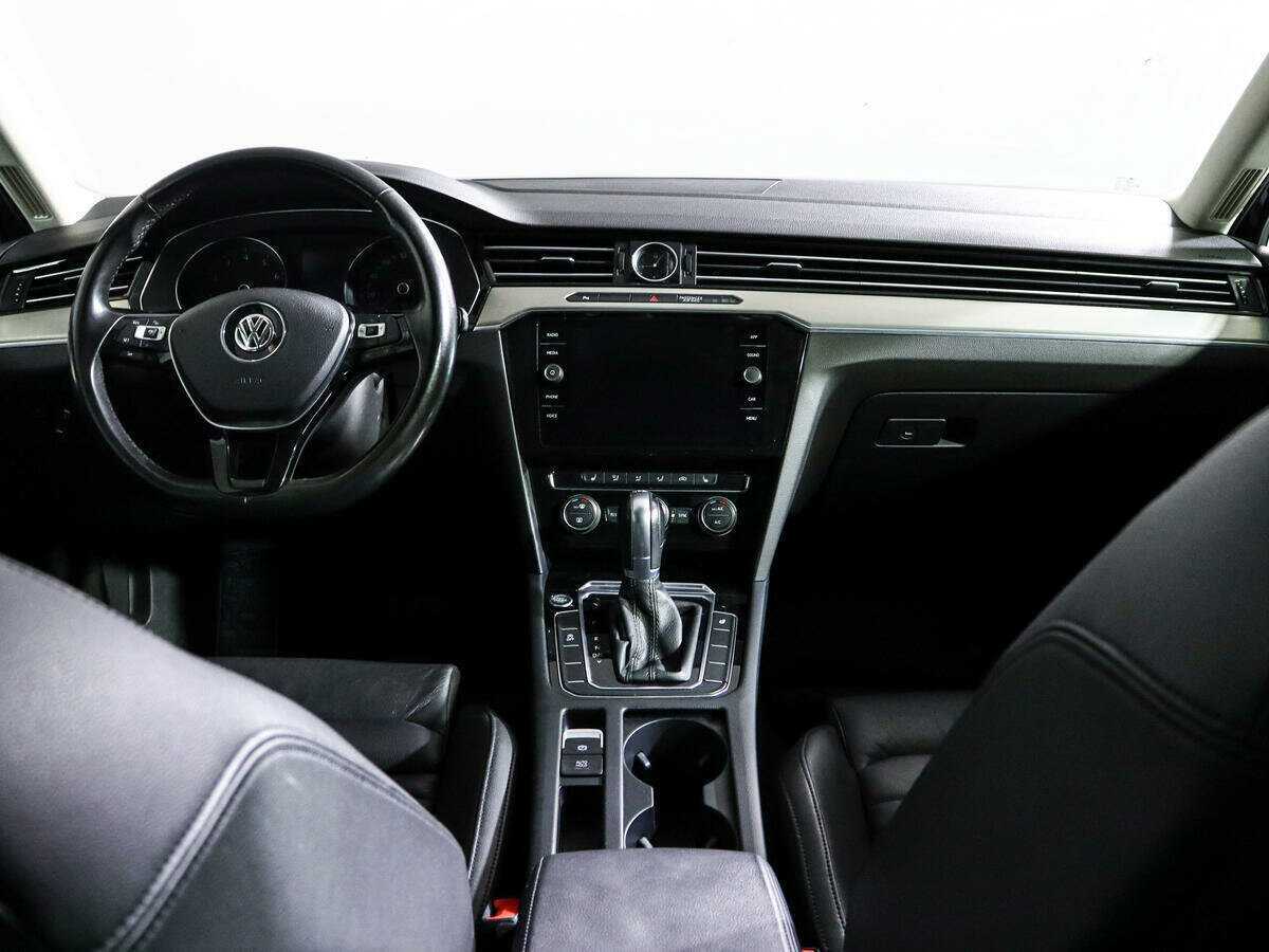 Купить Volkswagen Passat с пробегом. Фото: #9