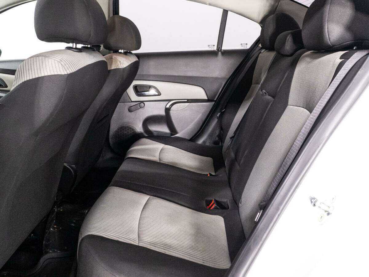 Купить Chevrolet Cruze с пробегом. Фото: #9