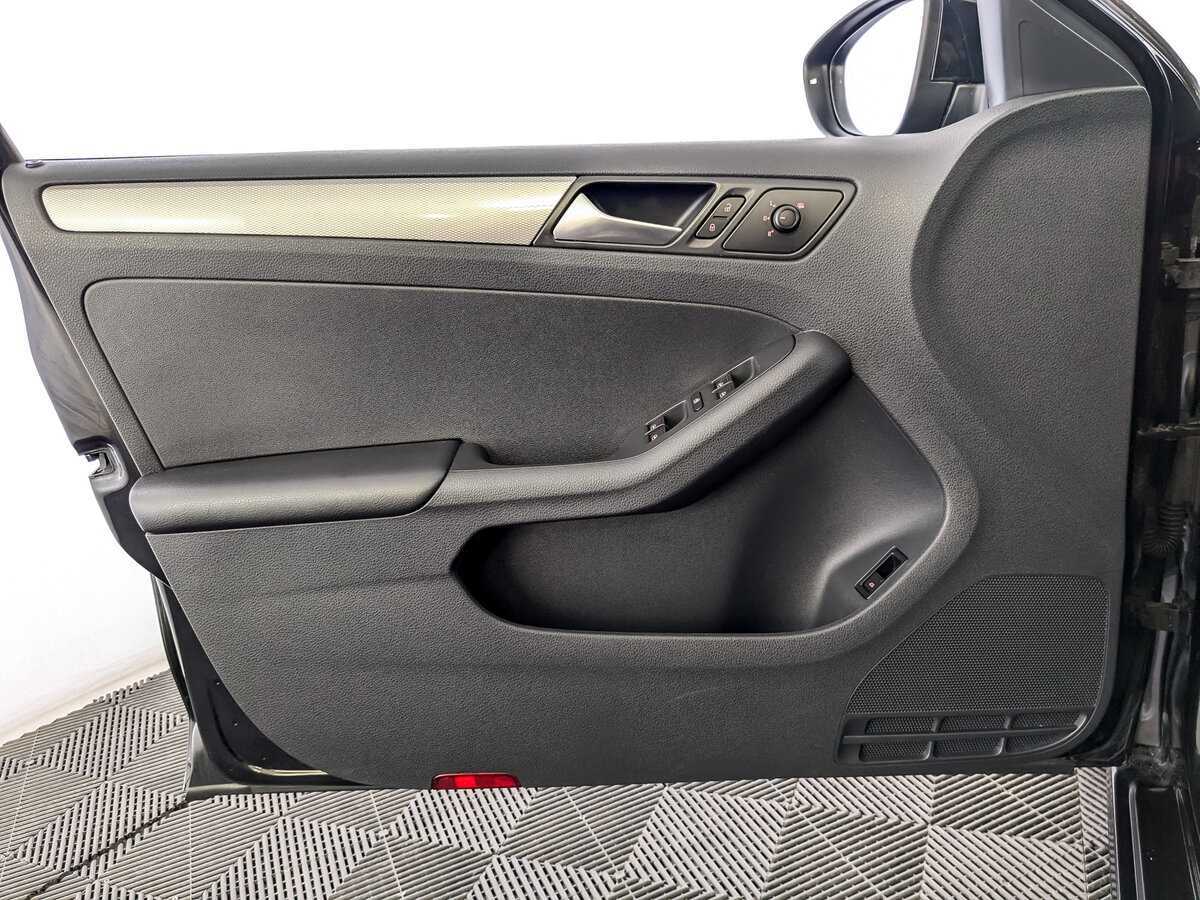 Купить Volkswagen Jetta с пробегом. Фото: #14
