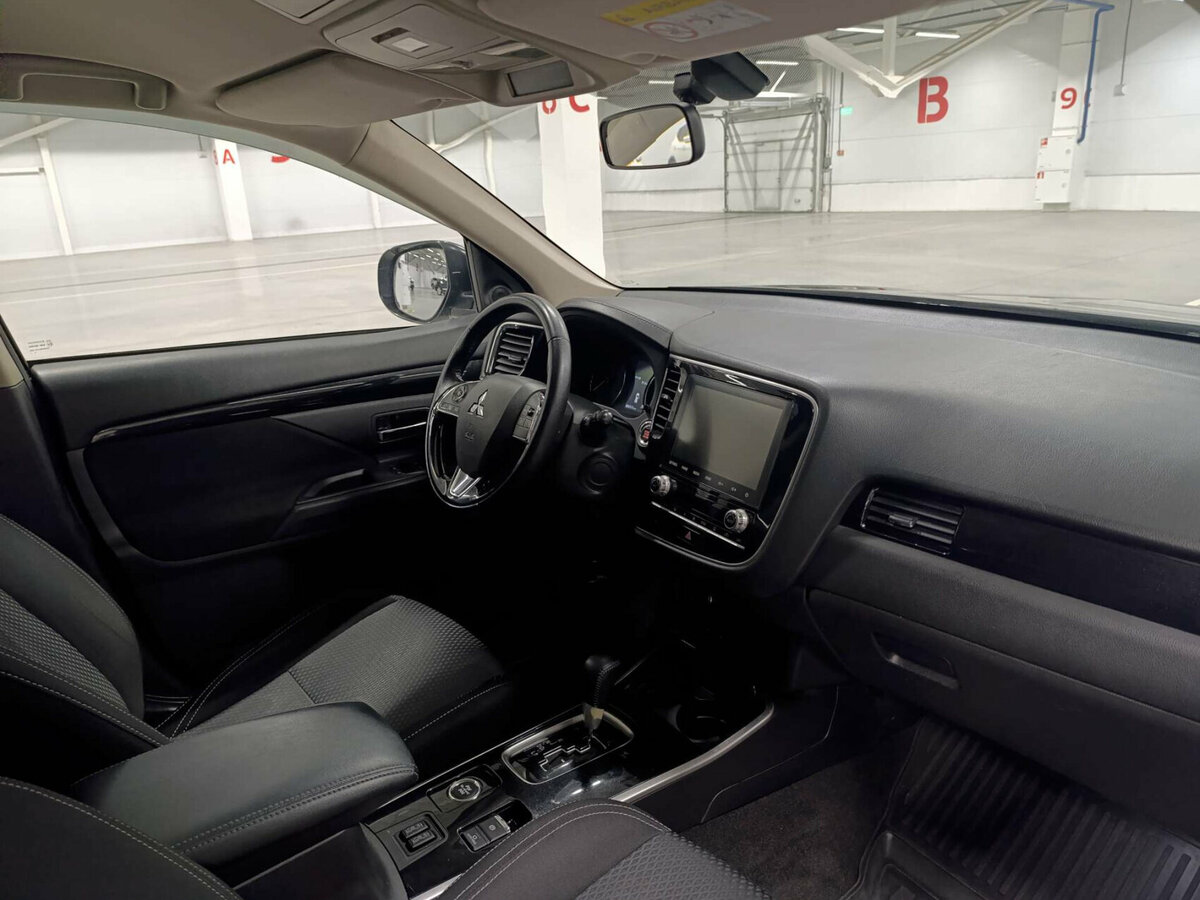 Купить Mitsubishi Outlander с пробегом. Фото: #10