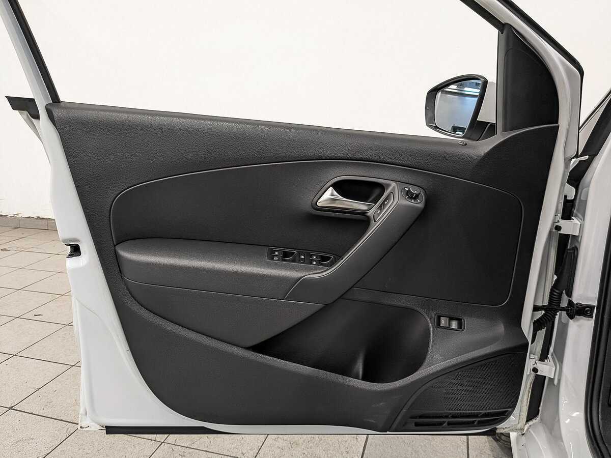 Купить Volkswagen Polo с пробегом. Фото: #18