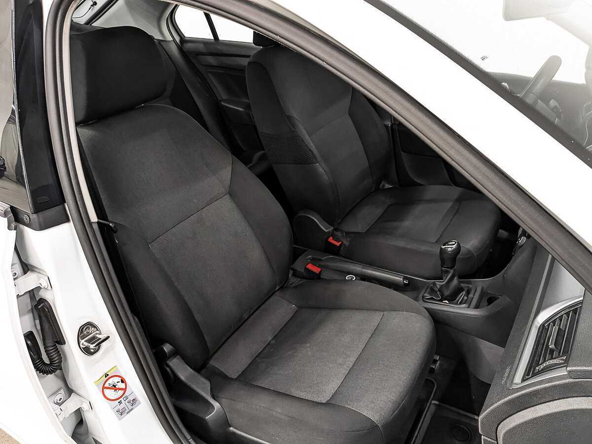 Купить Skoda Rapid с пробегом. Фото: #18