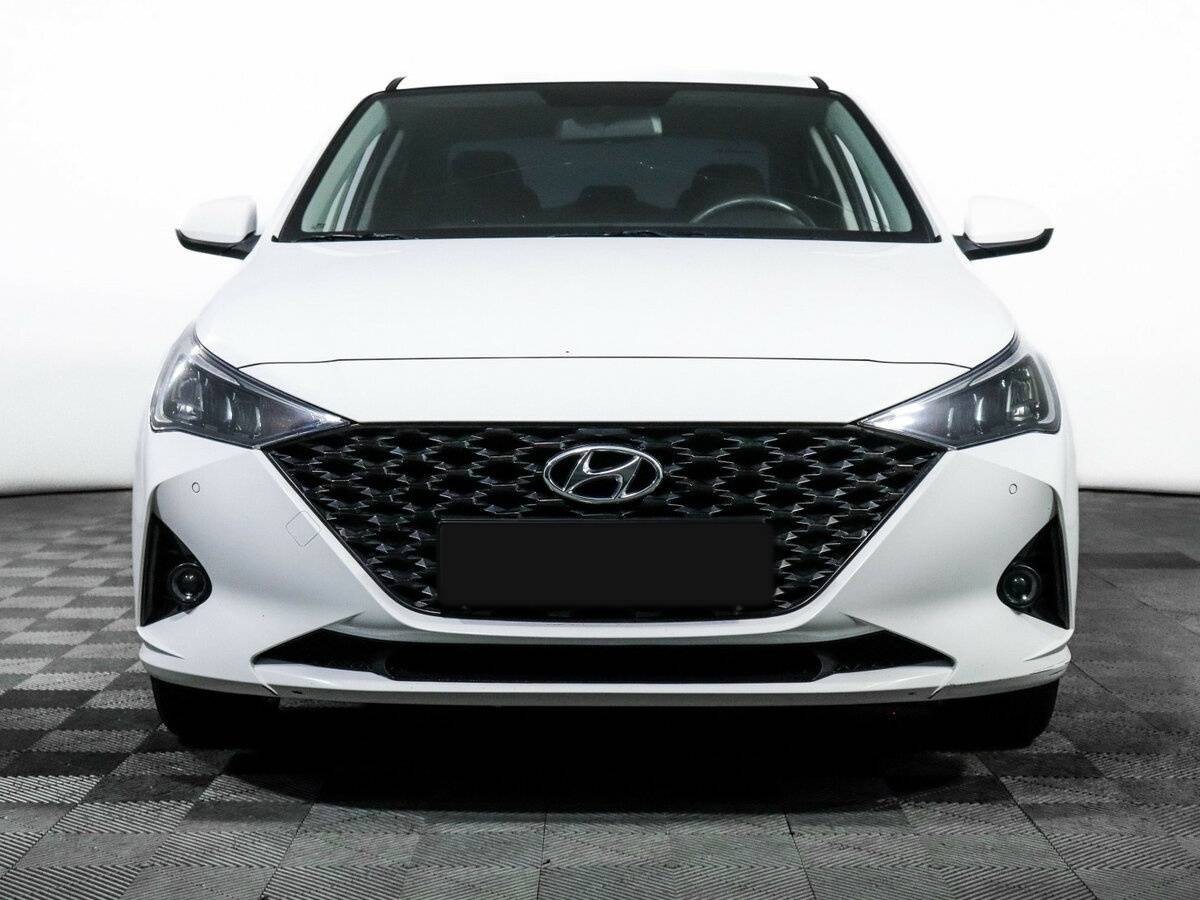 Купить Hyundai Solaris с пробегом. Фото: #1
