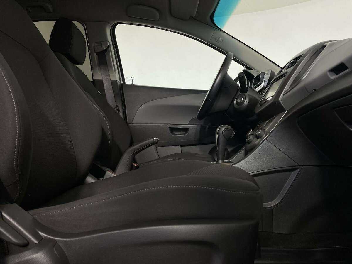 Купить Chevrolet Aveo с пробегом. Фото: #11
