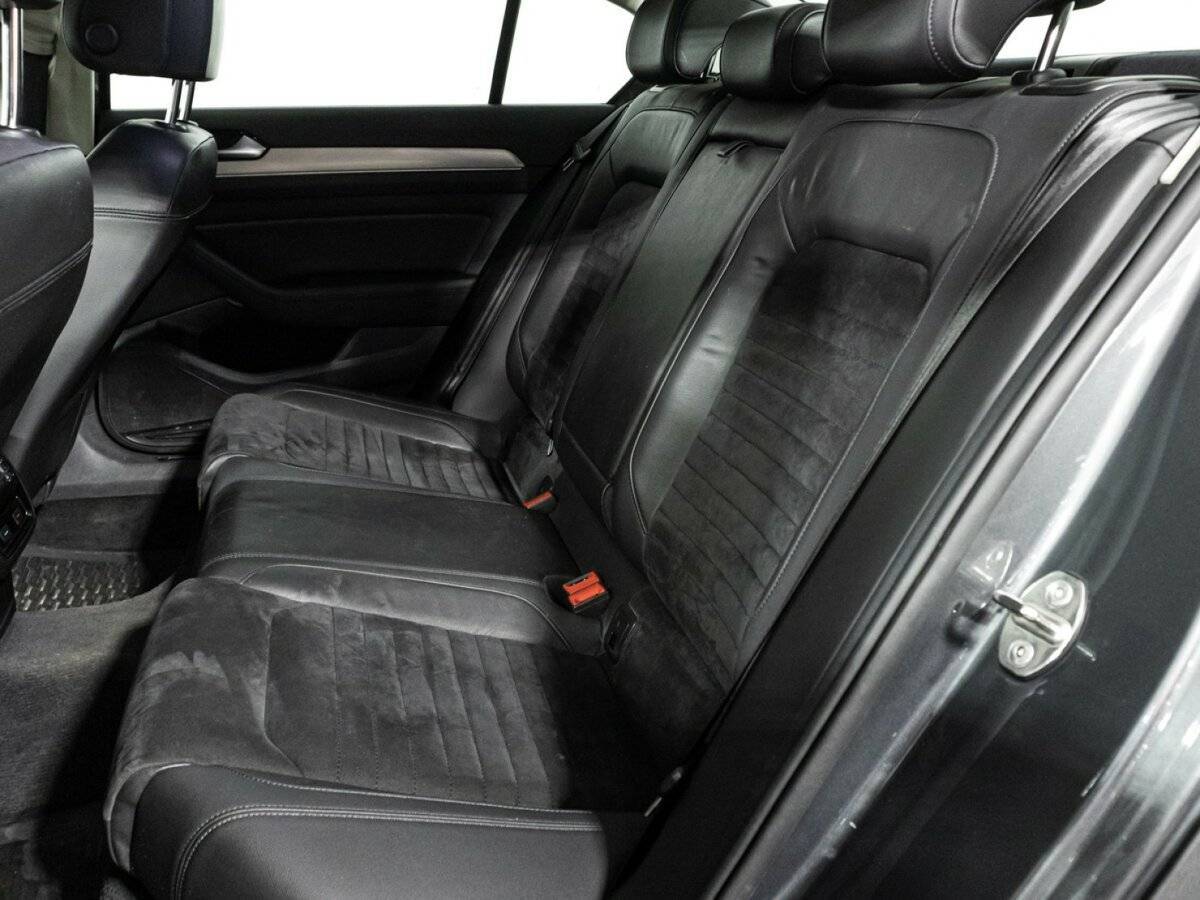 Купить Volkswagen Passat с пробегом. Фото: #9
