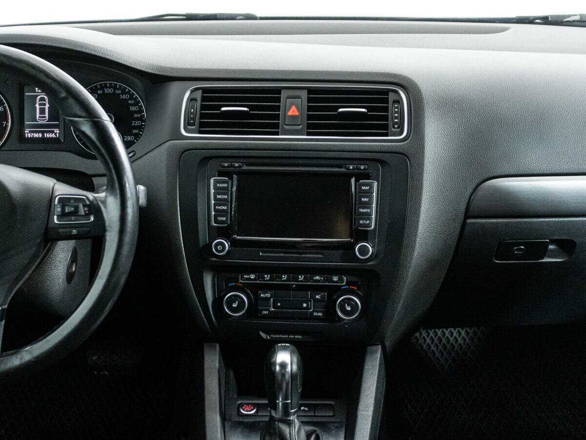 Купить Volkswagen Jetta с пробегом. Фото: #13