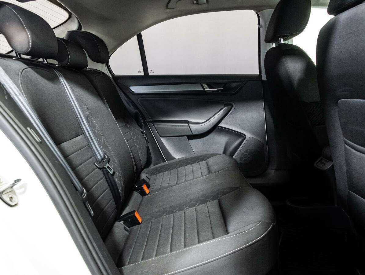 Купить Skoda Rapid с пробегом. Фото: #11