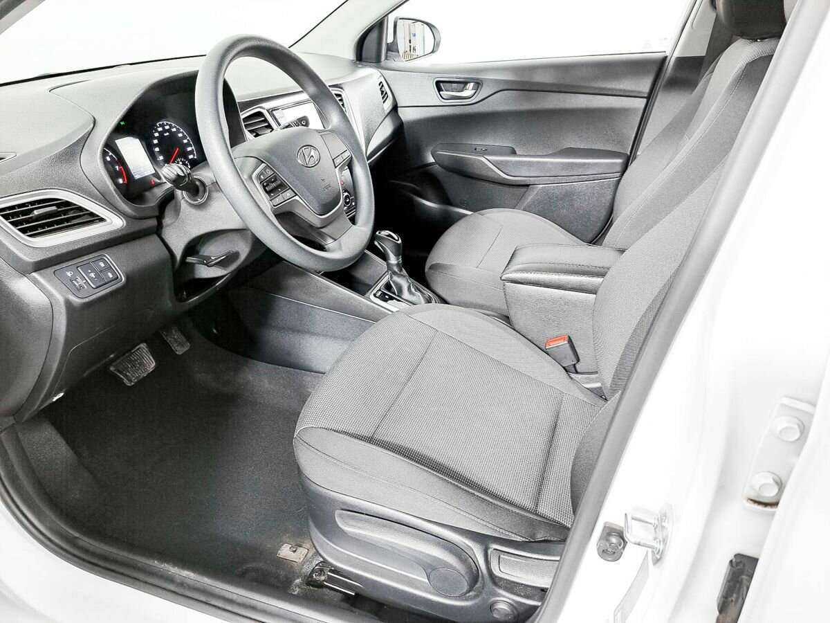 Купить Hyundai Solaris с пробегом. Фото: #13