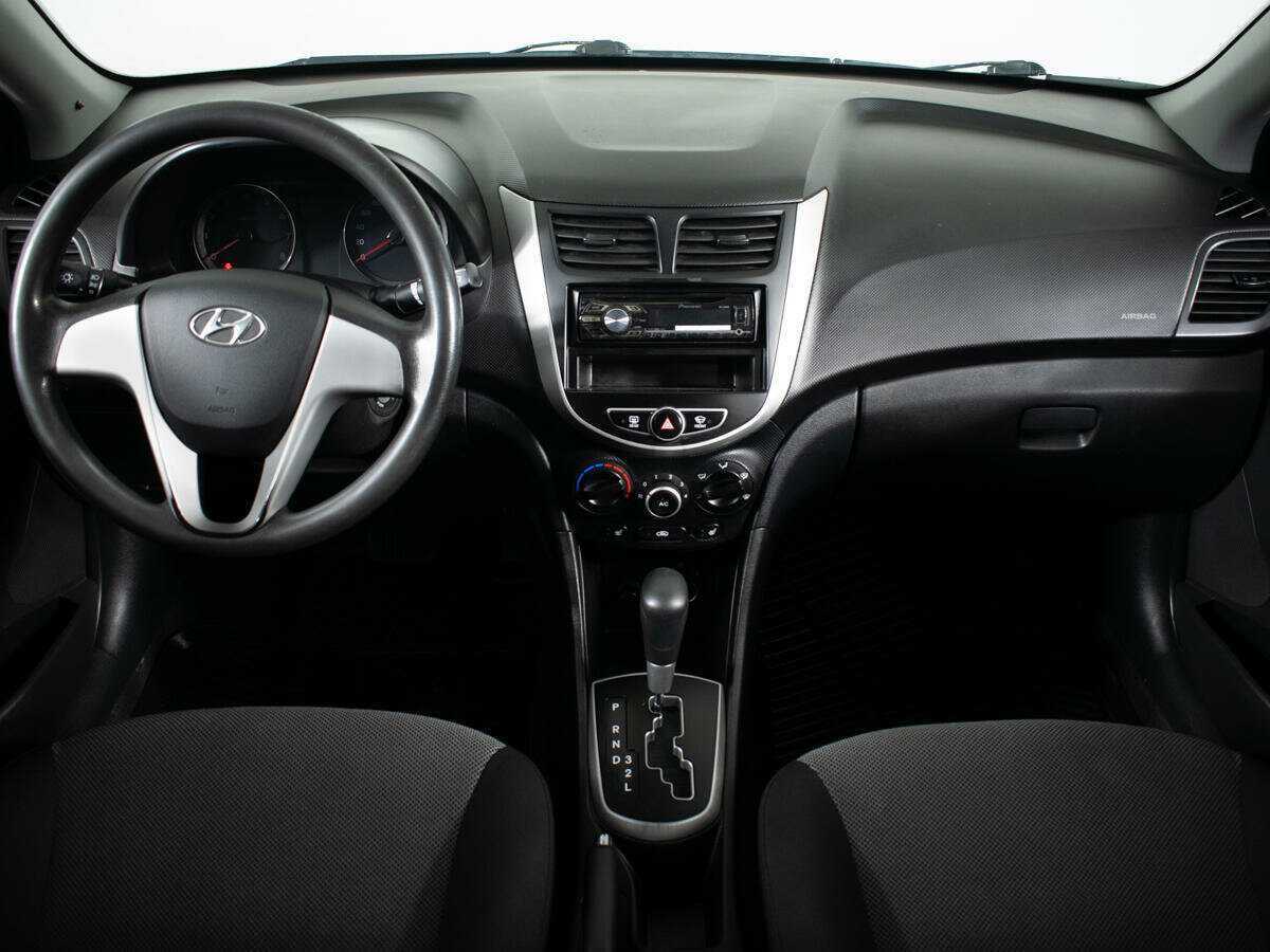 Купить Hyundai Solaris с пробегом. Фото: #11