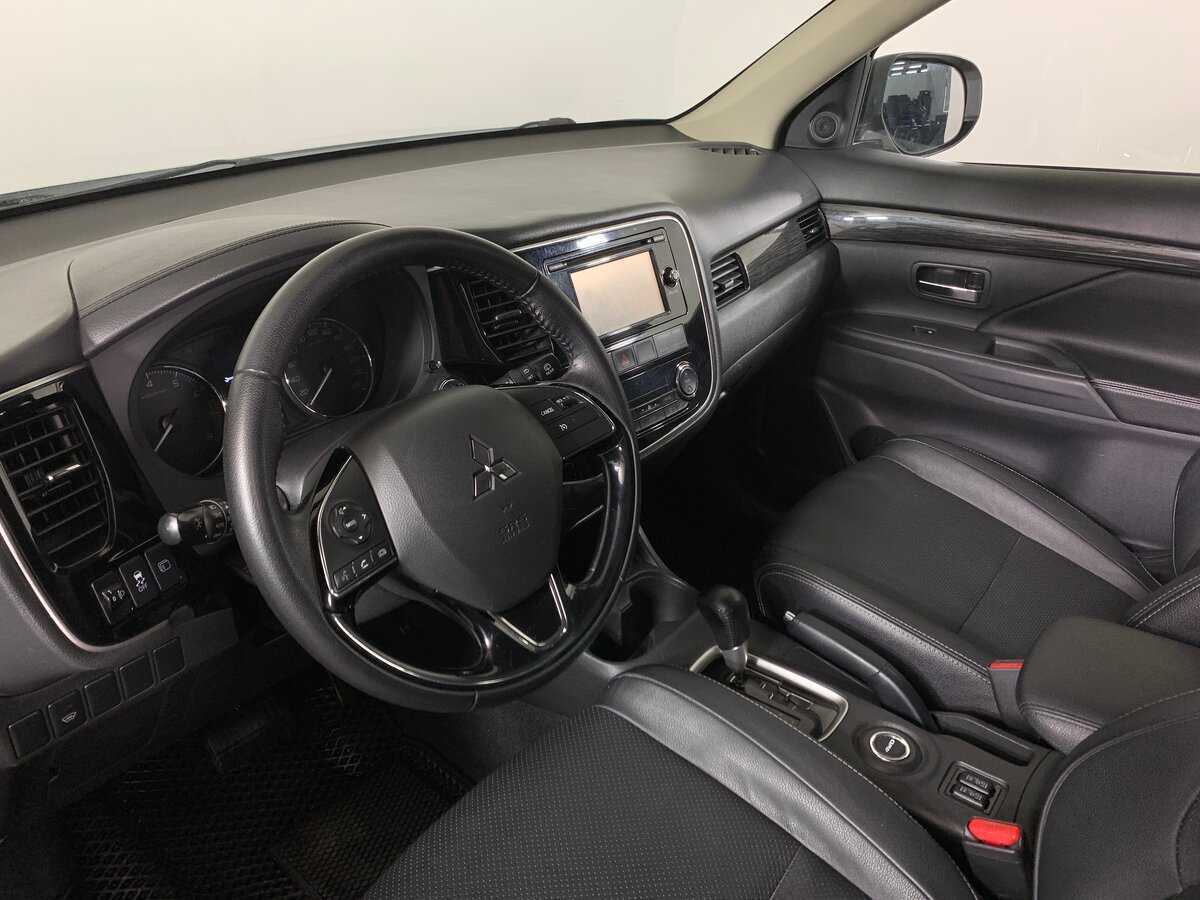 Купить Mitsubishi Outlander с пробегом. Фото: #11
