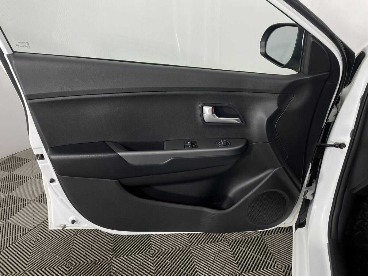Купить Kia Rio с пробегом. Фото: #7