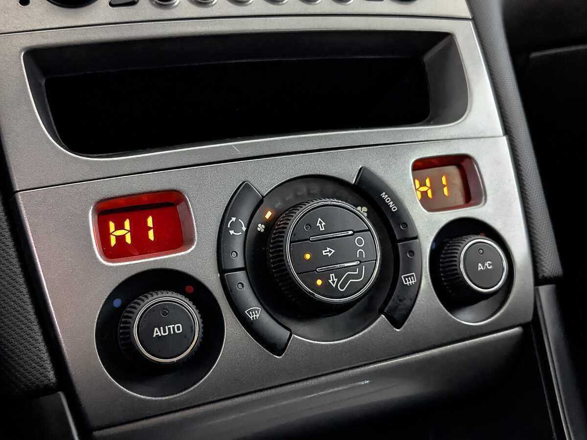 Купить Peugeot 408 с пробегом. Фото: #18