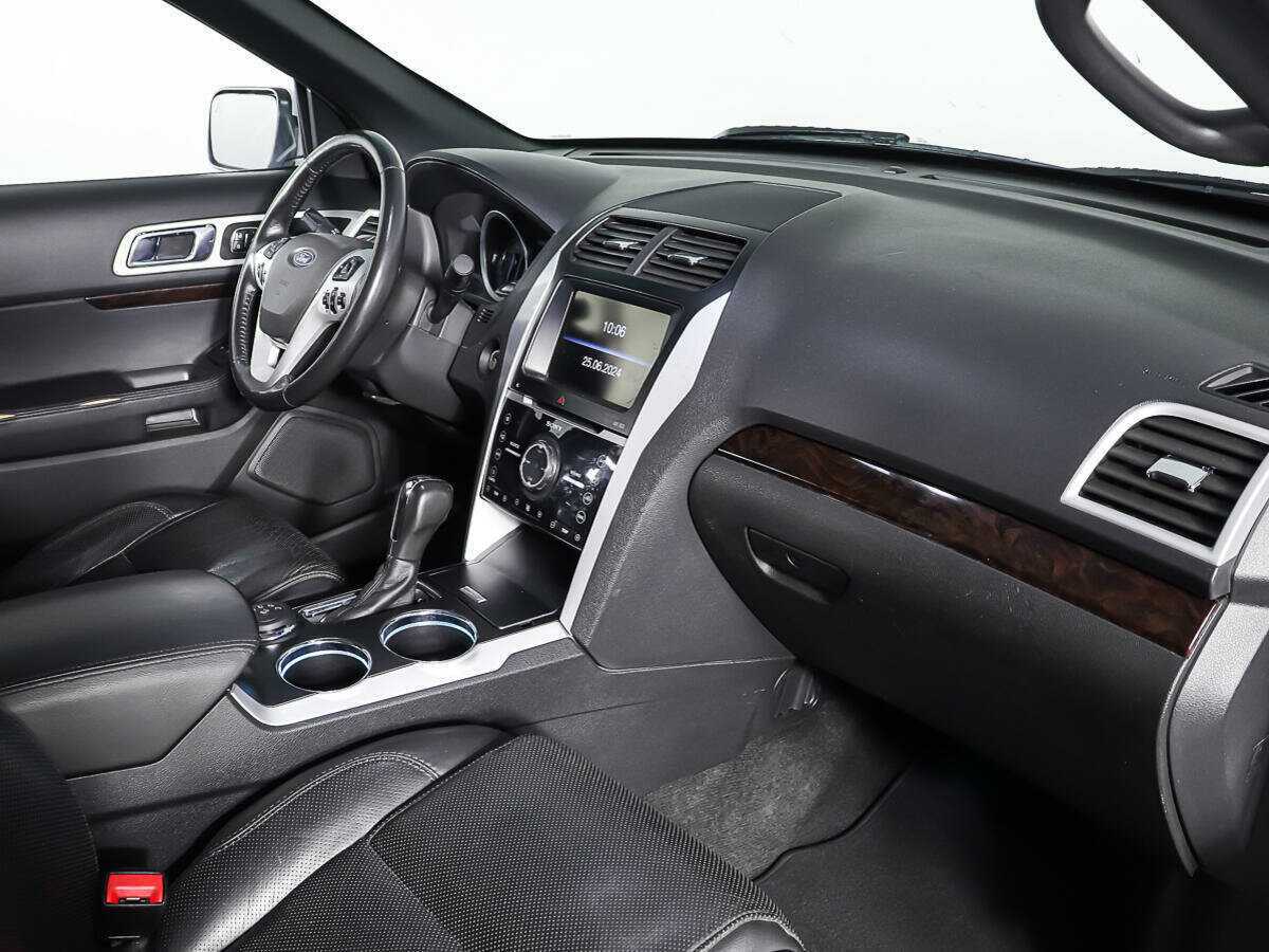 Купить Ford Explorer с пробегом. Фото: #8