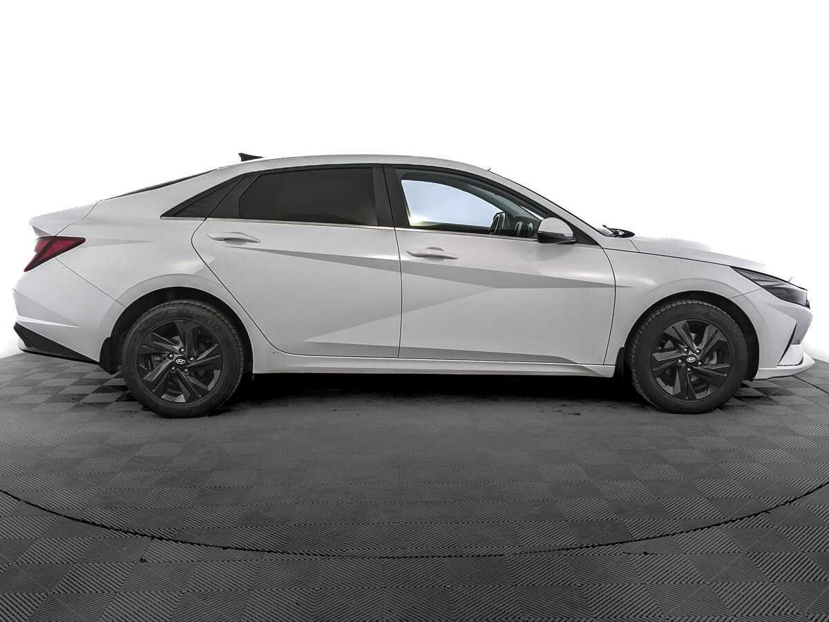 Купить Hyundai Elantra с пробегом. Фото: #3