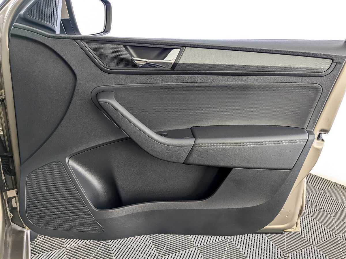 Купить Skoda Rapid с пробегом. Фото: #18