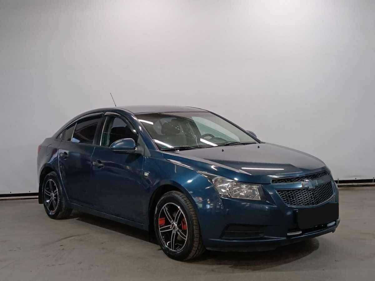 Купить Chevrolet Cruze с пробегом. Фото: #2